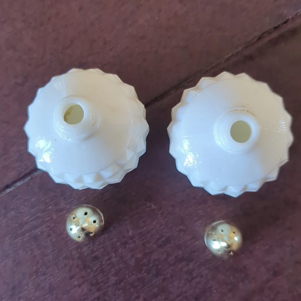 Vintage Hob Knob Milk Glass Salt & Pepper Made in Japan - Picture 3 of 5
